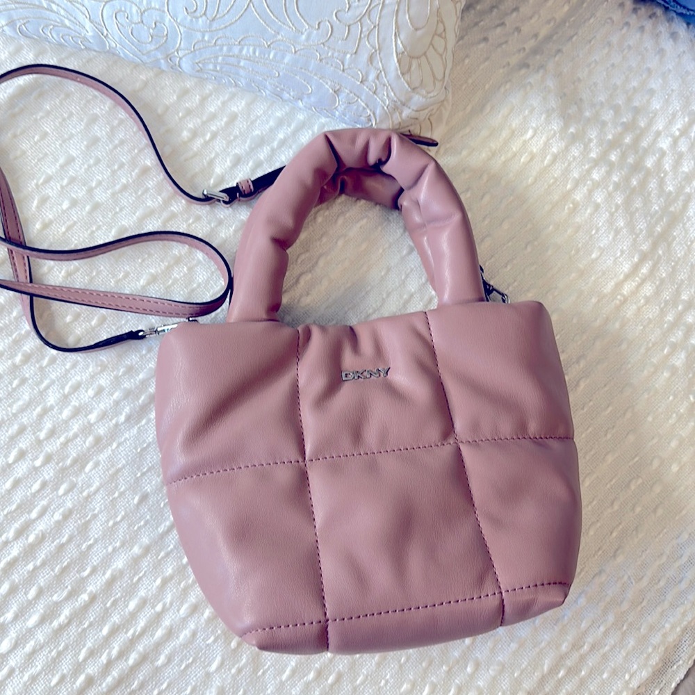 DKNY  women’s bag/purse